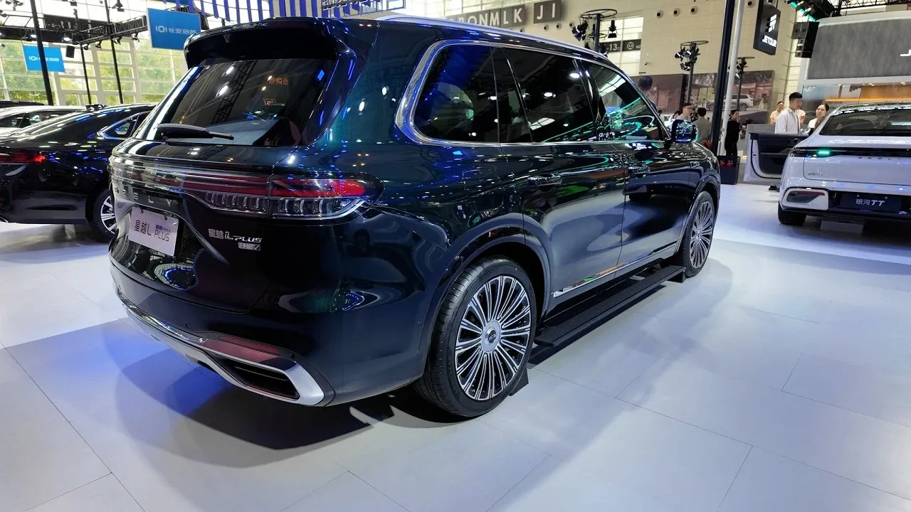 Geely Monjaro L Plus вблизи: экстерьер и интерьер по фото с выставки