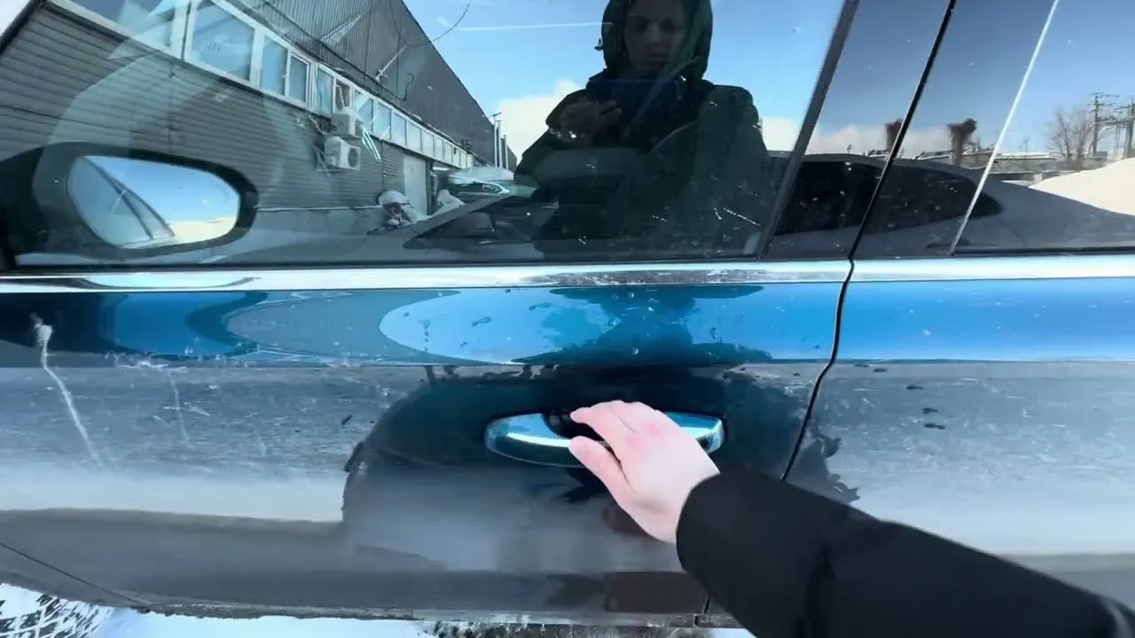 Грязная ручка двери блокирует бесключевой доступ Geely Monjaro
