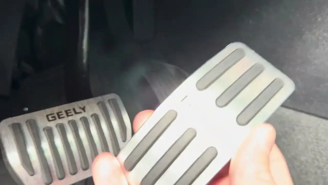 Накладки на педали из нержавейки для Geely Monjaro: установка своими руками