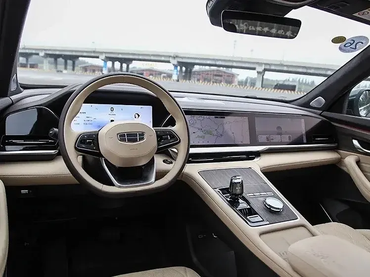 Geely Monjaro 2025 серый