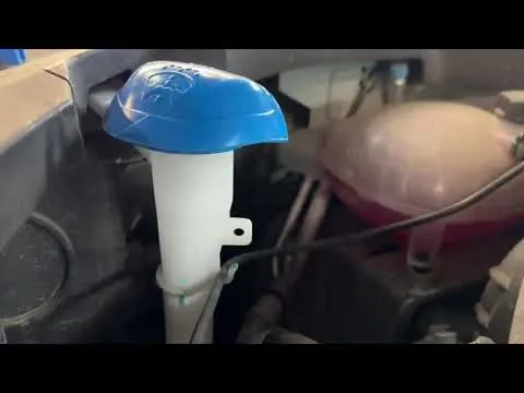 Замена крышки расширительного бачка Geely Monjaro на непроливайку