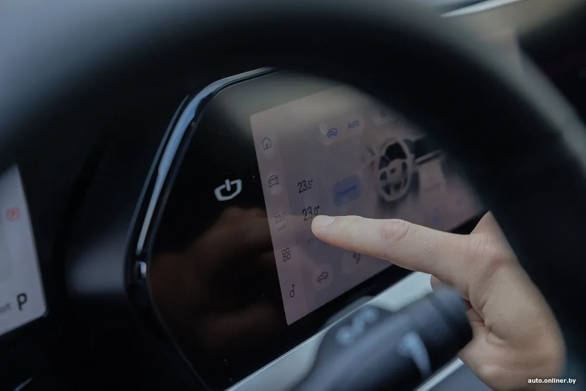 Новая консоль с деревянной отделкой